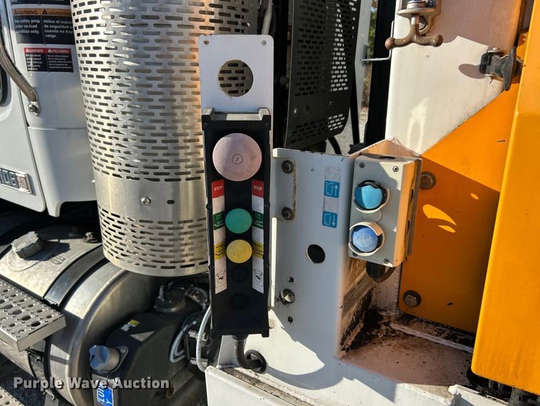 image for item ET6645 2014 Freightliner 108SD refuse truck