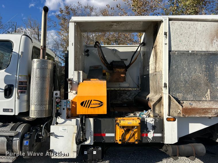 image for item ET6645 2014 Freightliner 108SD refuse truck