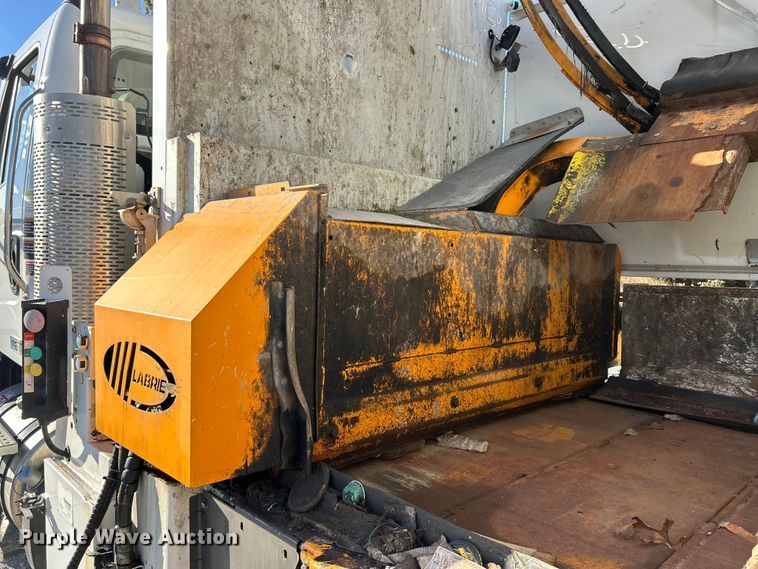 image for item ET6645 2014 Freightliner 108SD refuse truck