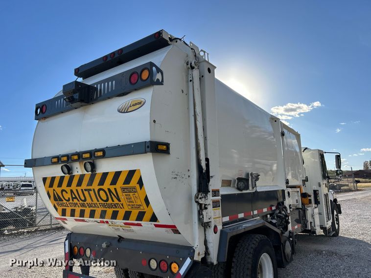 image for item ET6645 2014 Freightliner 108SD refuse truck