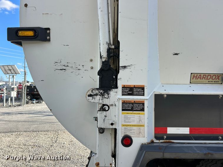 image for item ET6645 2014 Freightliner 108SD refuse truck