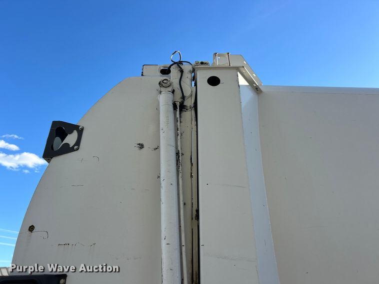 image for item ET6645 2014 Freightliner 108SD refuse truck