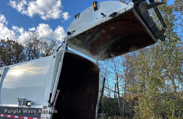 image for item ET6645 2014 Freightliner 108SD refuse truck