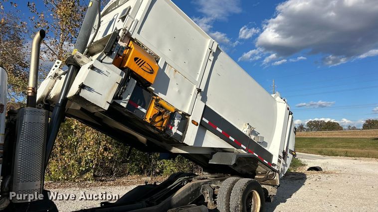 image for item ET6645 2014 Freightliner 108SD refuse truck