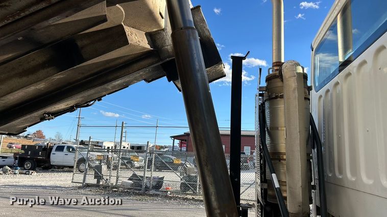 image for item ET6645 2014 Freightliner 108SD refuse truck