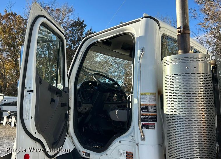 image for item ET6645 2014 Freightliner 108SD refuse truck