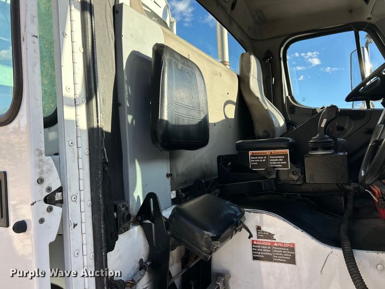 image for item ET6645 2014 Freightliner 108SD refuse truck