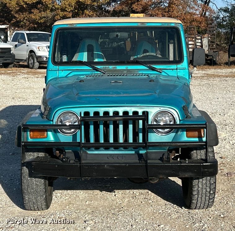 image for item ET6655 1997 Jeep Wrangler Sport SUV