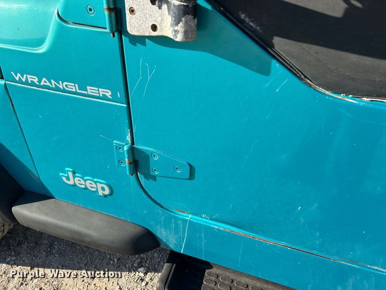 image for item ET6655 1997 Jeep Wrangler Sport SUV