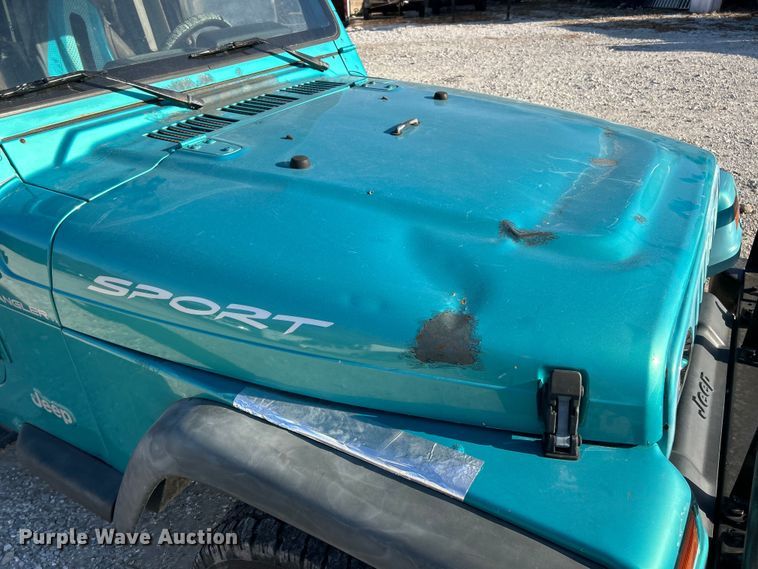 image for item ET6655 1997 Jeep Wrangler Sport SUV