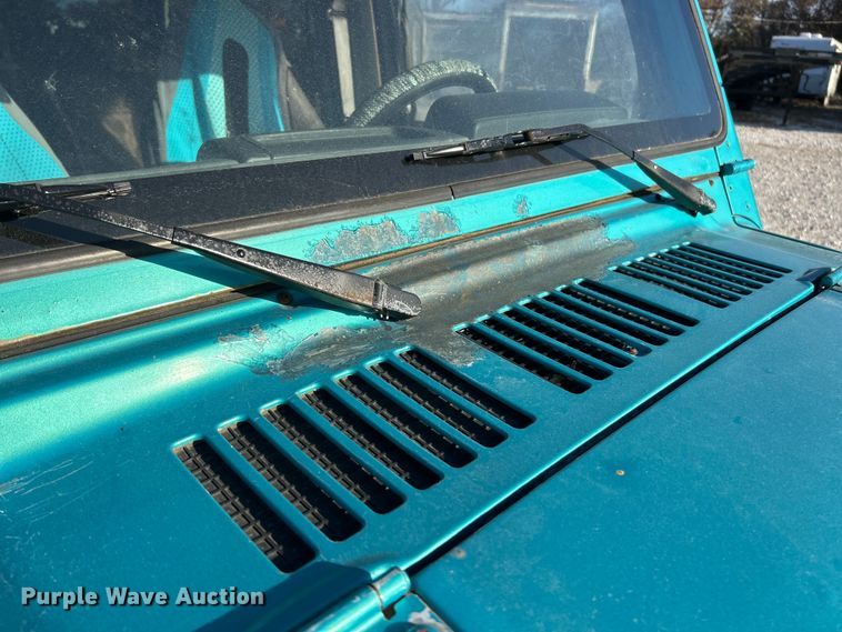 image for item ET6655 1997 Jeep Wrangler Sport SUV