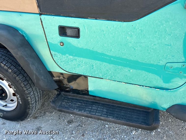 image for item ET6655 1997 Jeep Wrangler Sport SUV