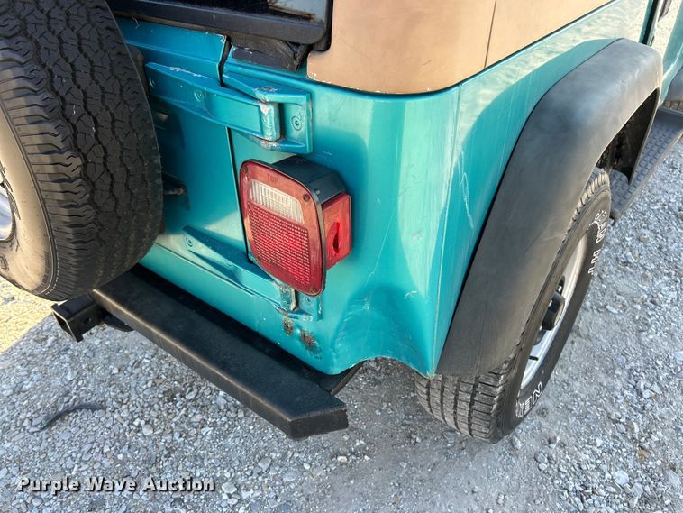 image for item ET6655 1997 Jeep Wrangler Sport SUV