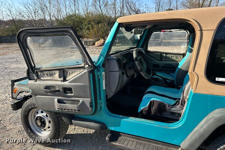 image for item ET6655 1997 Jeep Wrangler Sport SUV