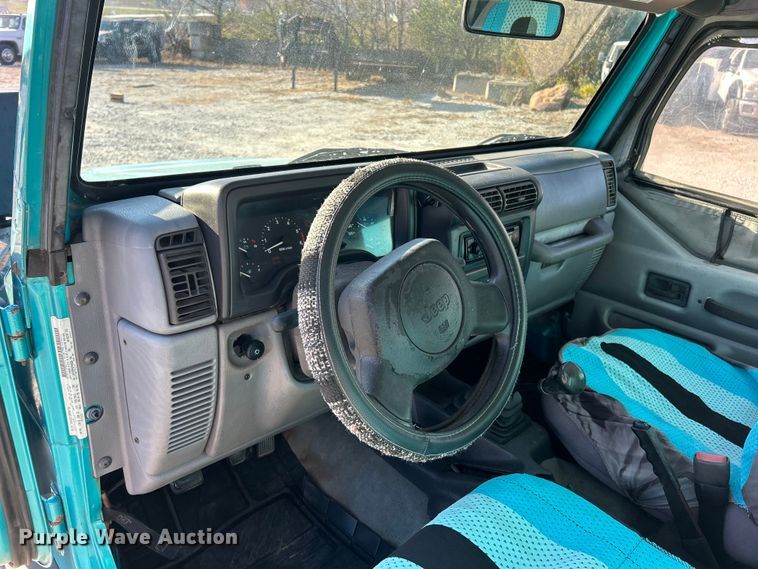 image for item ET6655 1997 Jeep Wrangler Sport SUV