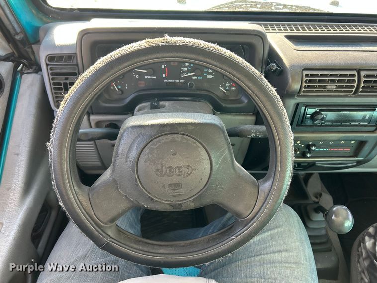 image for item ET6655 1997 Jeep Wrangler Sport SUV