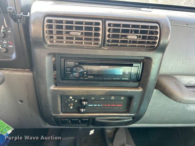 image for item ET6655 1997 Jeep Wrangler Sport SUV