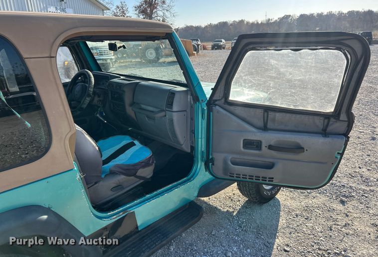 image for item ET6655 1997 Jeep Wrangler Sport SUV