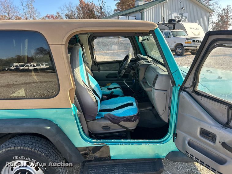 image for item ET6655 1997 Jeep Wrangler Sport SUV