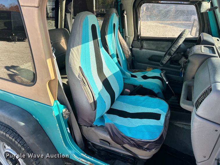 image for item ET6655 1997 Jeep Wrangler Sport SUV