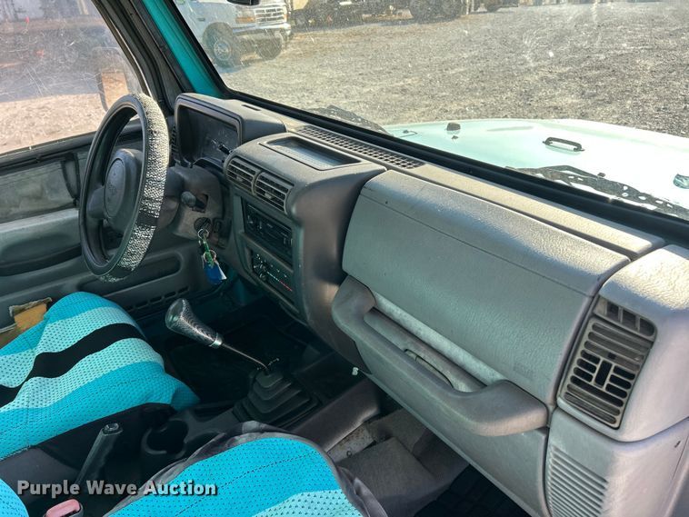 image for item ET6655 1997 Jeep Wrangler Sport SUV