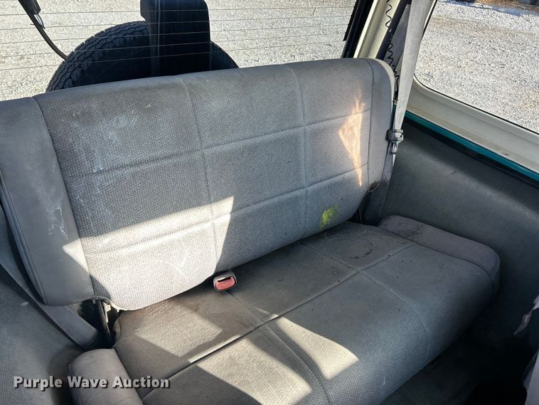 image for item ET6655 1997 Jeep Wrangler Sport SUV