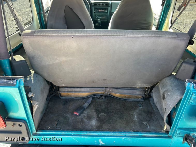 image for item ET6655 1997 Jeep Wrangler Sport SUV