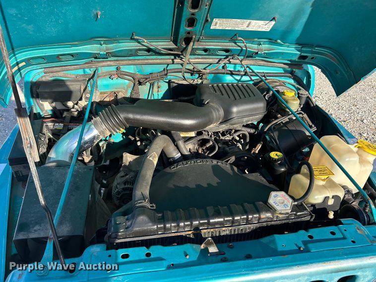 image for item ET6655 1997 Jeep Wrangler Sport SUV