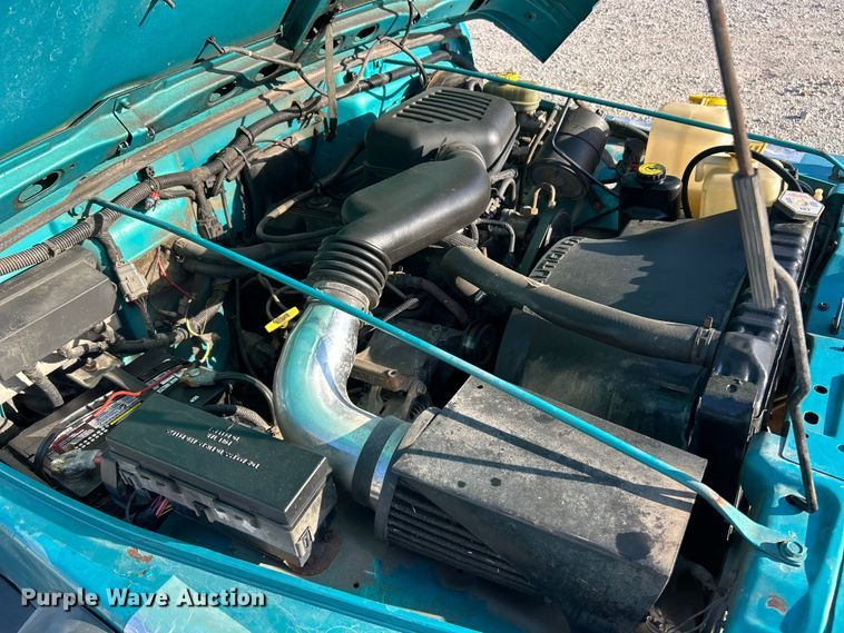 image for item ET6655 1997 Jeep Wrangler Sport SUV