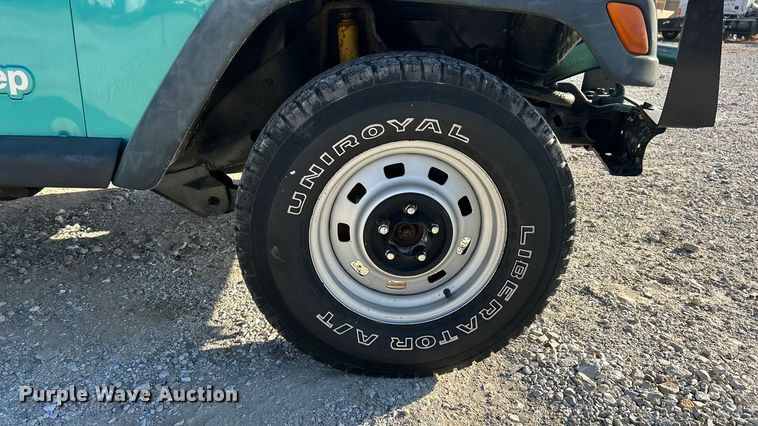 image for item ET6655 1997 Jeep Wrangler Sport SUV