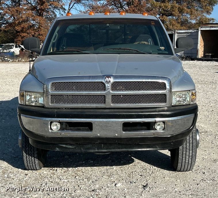 image for item ET6658 1998 Dodge Ram 3500 Quad Cab pickup truck