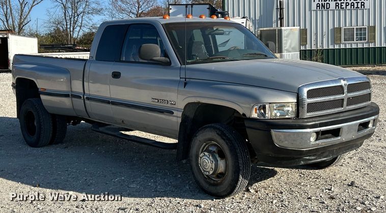 image for item ET6658 1998 Dodge Ram 3500 Quad Cab pickup truck