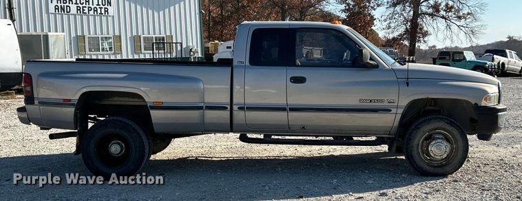 image for item ET6658 1998 Dodge Ram 3500 Quad Cab pickup truck