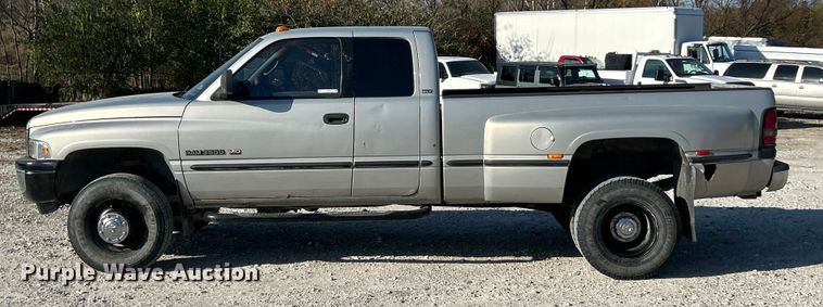 image for item ET6658 1998 Dodge Ram 3500 Quad Cab pickup truck