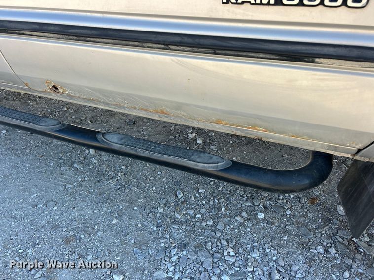 image for item ET6658 1998 Dodge Ram 3500 Quad Cab pickup truck