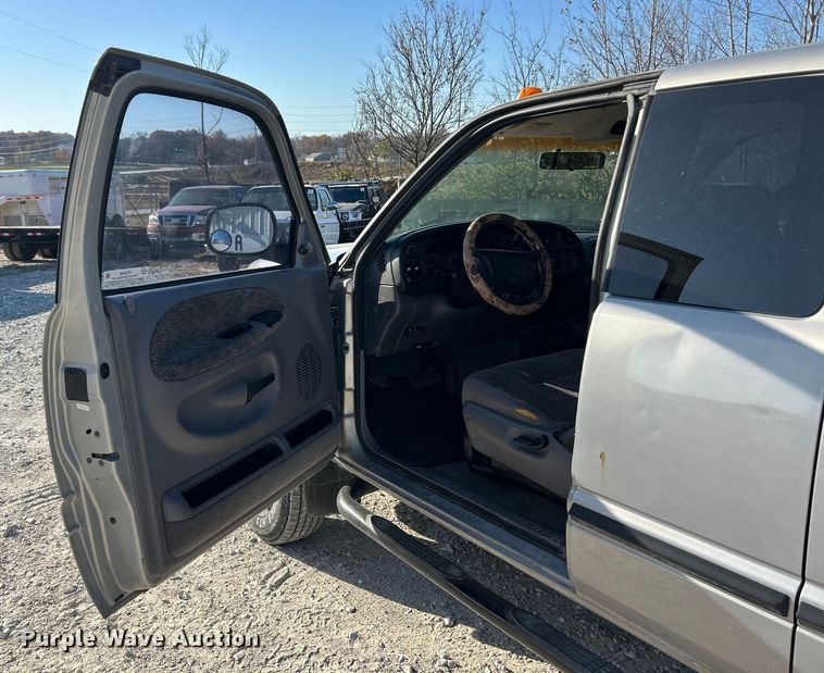 image for item ET6658 1998 Dodge Ram 3500 Quad Cab pickup truck