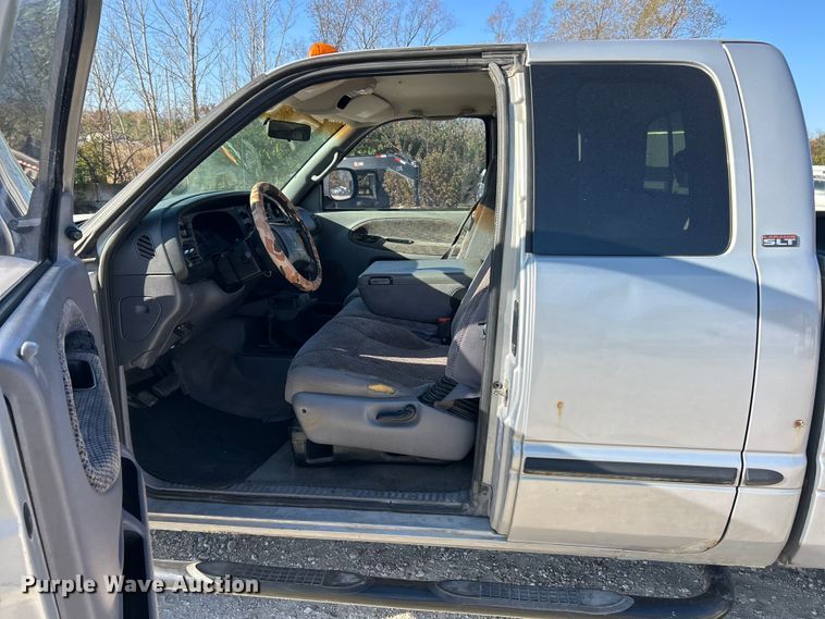 image for item ET6658 1998 Dodge Ram 3500 Quad Cab pickup truck