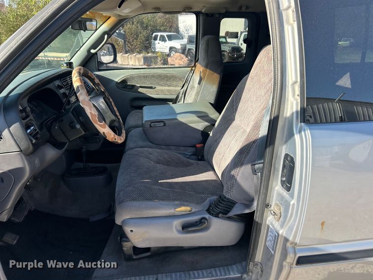 image for item ET6658 1998 Dodge Ram 3500 Quad Cab pickup truck