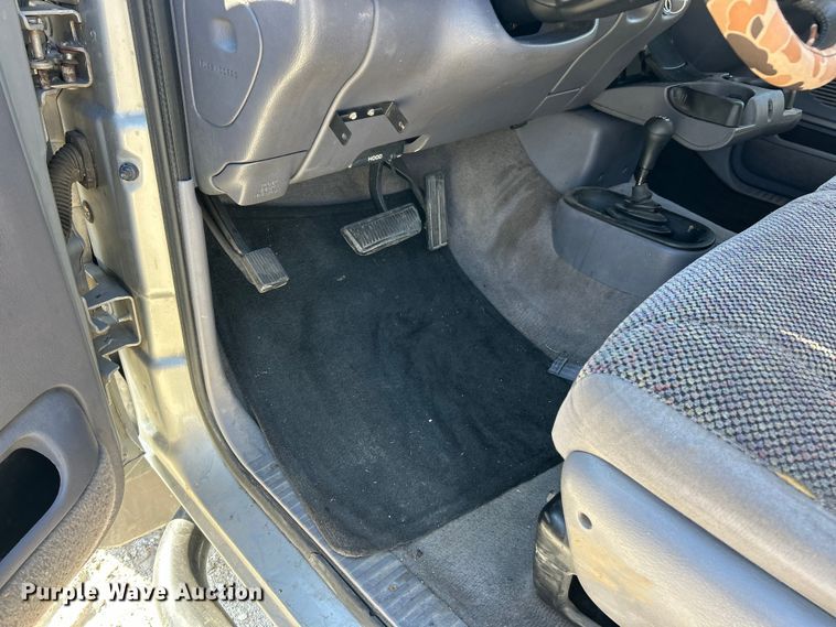 image for item ET6658 1998 Dodge Ram 3500 Quad Cab pickup truck