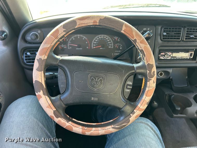 image for item ET6658 1998 Dodge Ram 3500 Quad Cab pickup truck