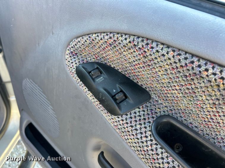 image for item ET6658 1998 Dodge Ram 3500 Quad Cab pickup truck