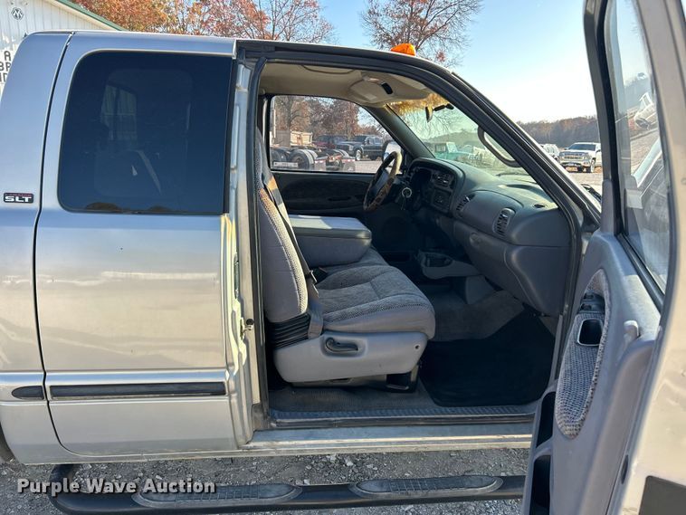 image for item ET6658 1998 Dodge Ram 3500 Quad Cab pickup truck