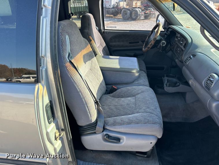 image for item ET6658 1998 Dodge Ram 3500 Quad Cab pickup truck