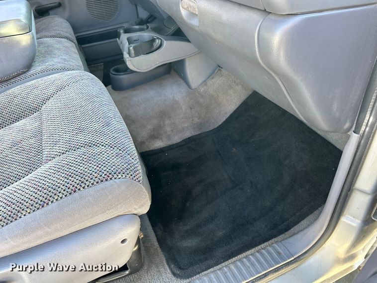 image for item ET6658 1998 Dodge Ram 3500 Quad Cab pickup truck