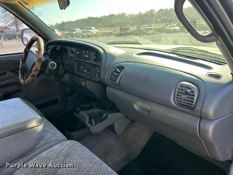 image for item ET6658 1998 Dodge Ram 3500 Quad Cab pickup truck