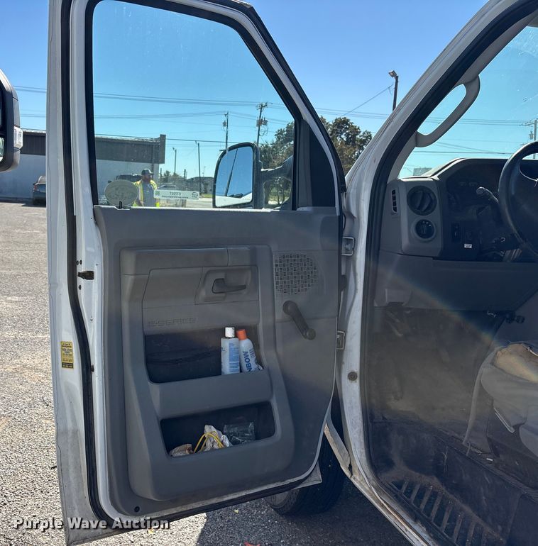 image for item ET7227 2014 Ford E150 van