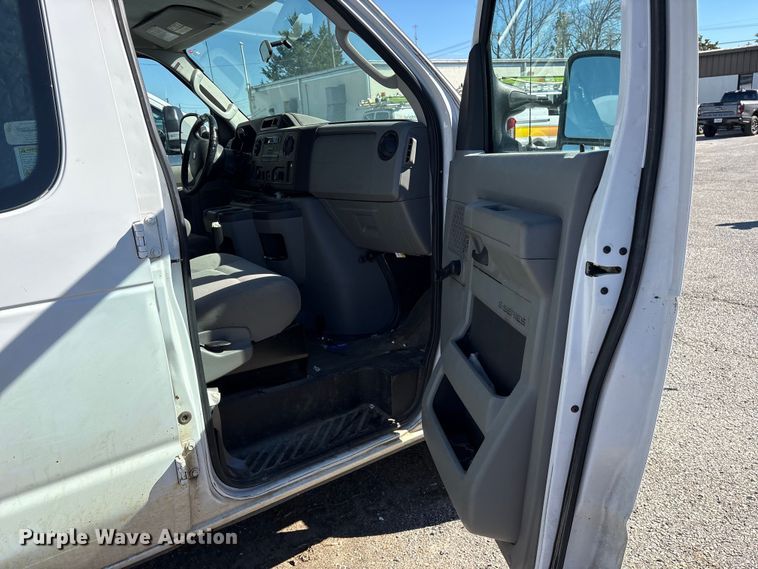 image for item ET7227 2014 Ford E150 van