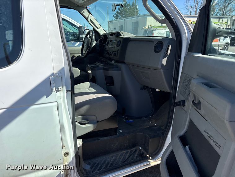 image for item ET7227 2014 Ford E150 van