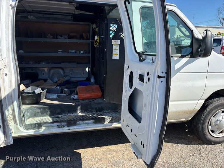 image for item ET7227 2014 Ford E150 van