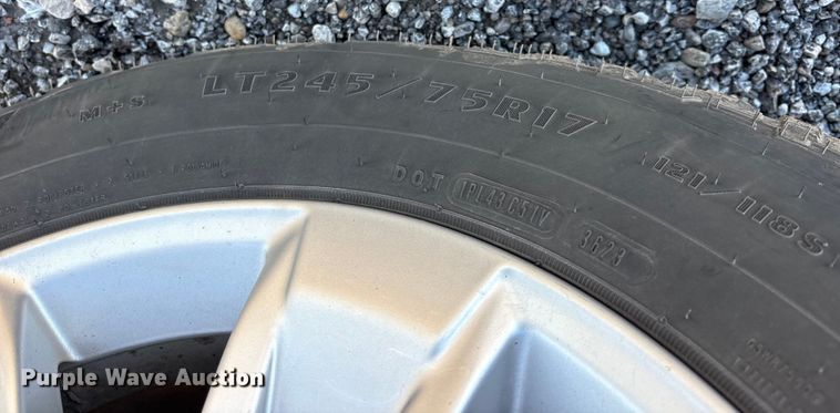 image for item ET7253 2015 GMC Sierra 1500 Double Cab pickup truck